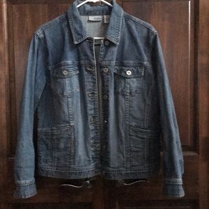 💖 3/$12 or 2/$8 Chico’s Platinum Jean Jacket